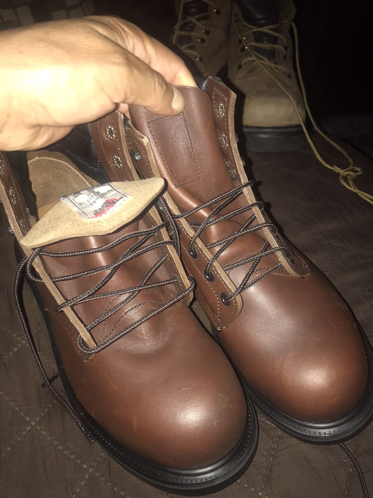 Red Wing Nuevos Size 8.5
