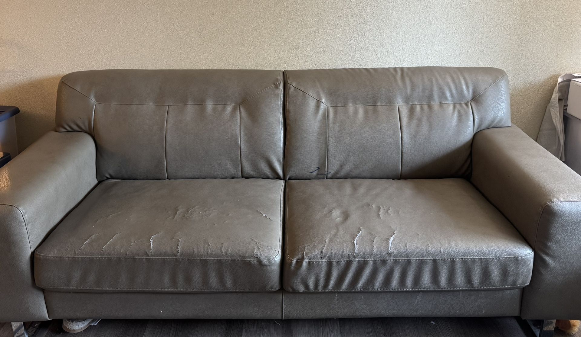 Sofa By Diamond sofa