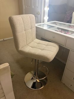 Vanity chair