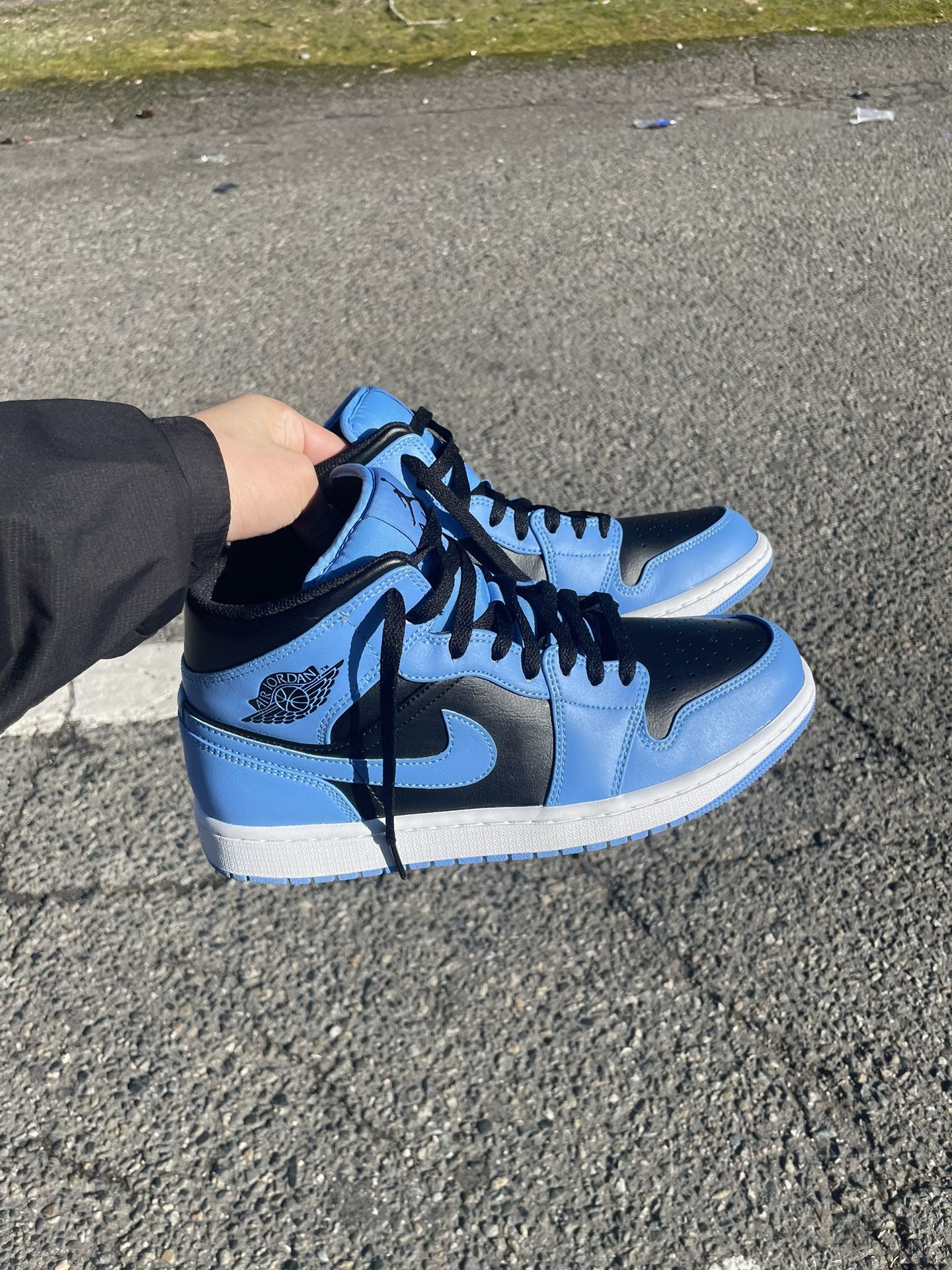 Jordan 1 University Blue Mid