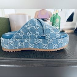 Gucci Crisscross Platform Blue Logo Slippers. Size 38