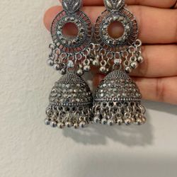 Ear rings 