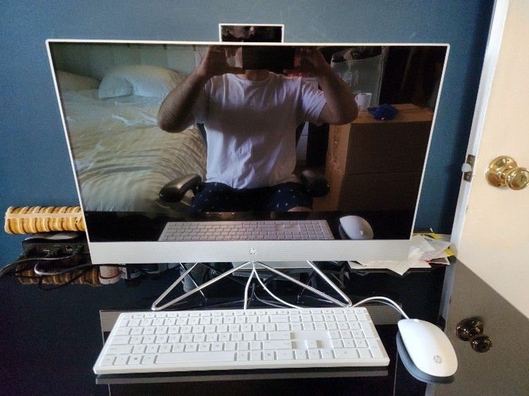 HP 27" All-in-One Computer 16GB RAM/512GB SSD with original HP keyboard and mouse Windows 11 Home