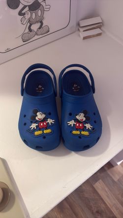Mickey Crocs Boys  Sz 4/6