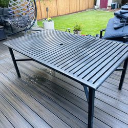 FREE Outdoor Dining Table-PENDING 