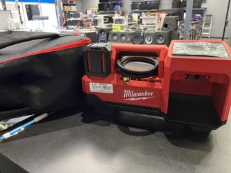 Milwaukee tire inflator 2848-20 tool only with case (1098)