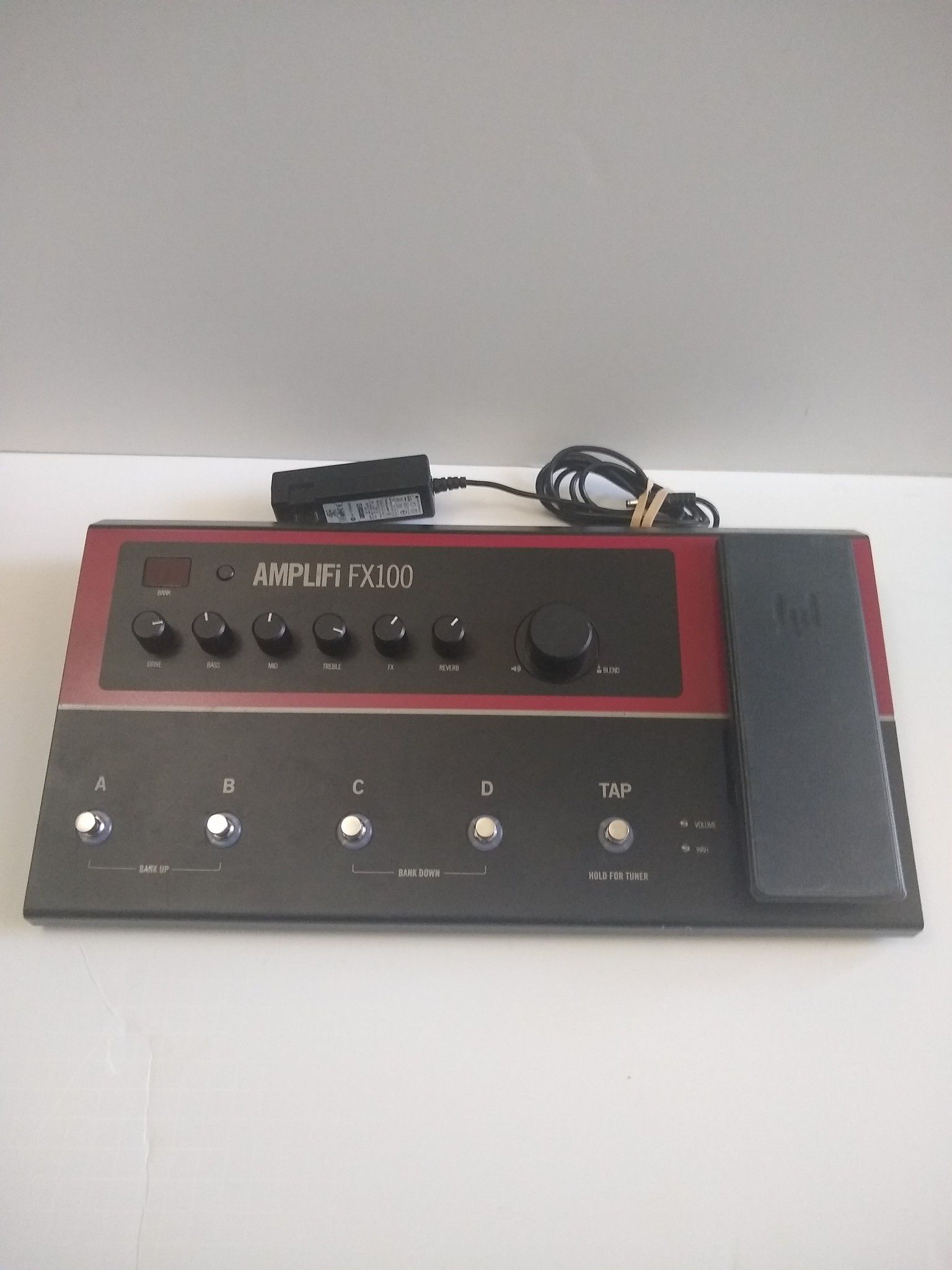 Line 6 AMPLIFI FX 100, pedal multi effects, for guitar