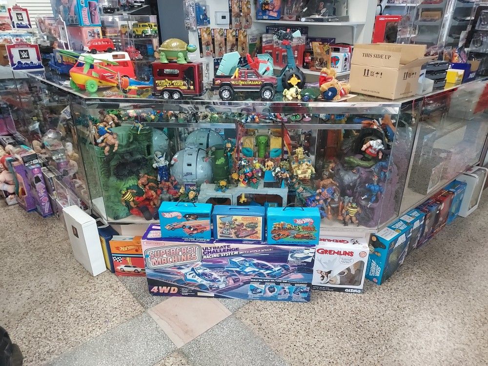 DISPLAY CASES ONLY FOR SALE