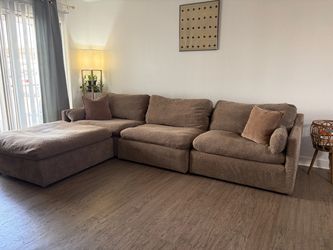 Living Spaces Oversized Modular Sectional + Ottoman - good Condition