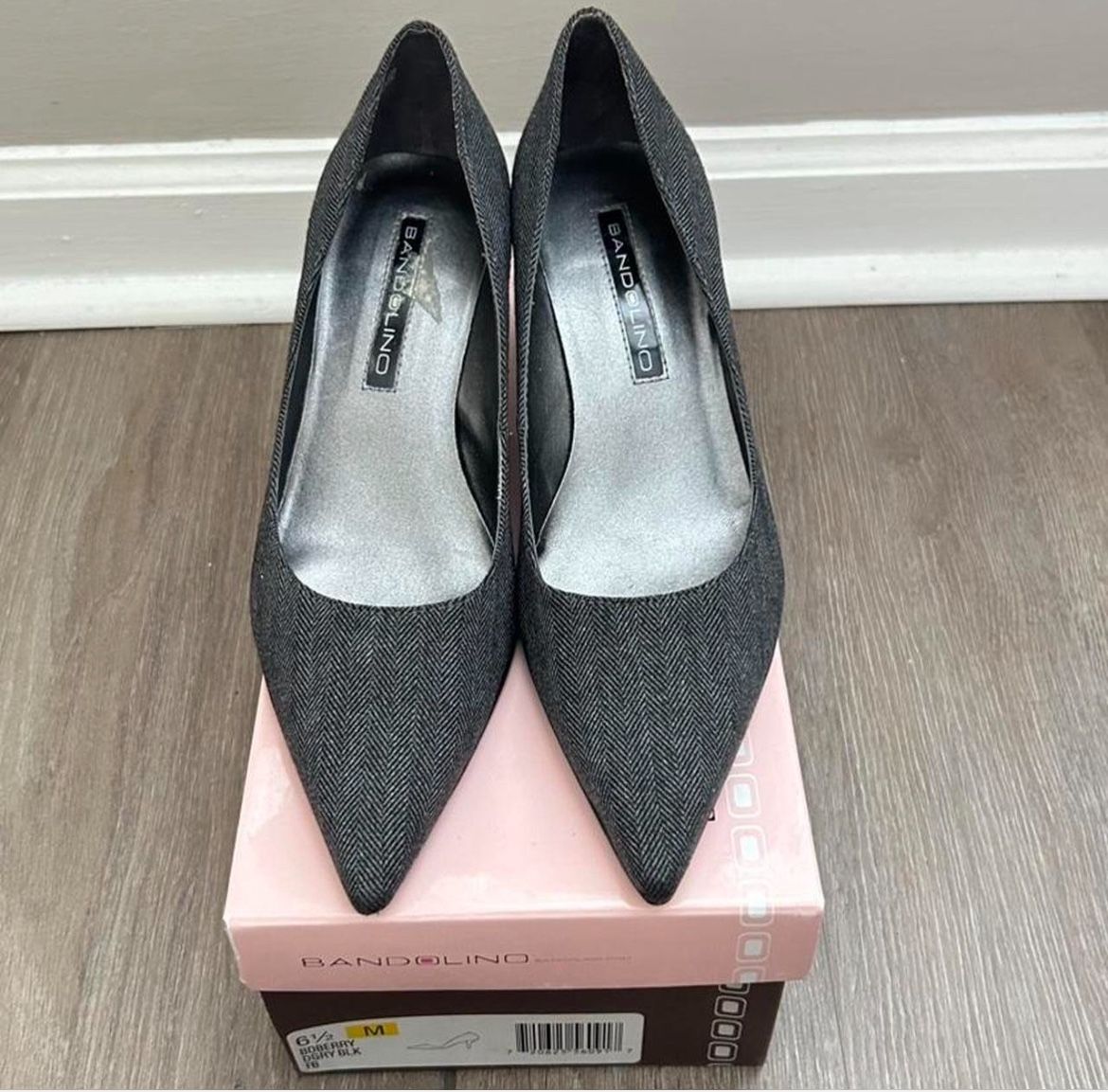 NWT Woman’s Gray Kitten Heels Size 6.5 with original box