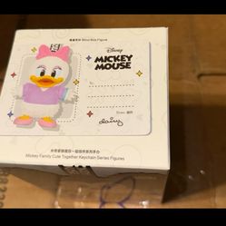 New Pop Mart Mickey Family Cute Together Keychain - Daisy 