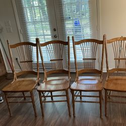 Round kitchen table with four chairs