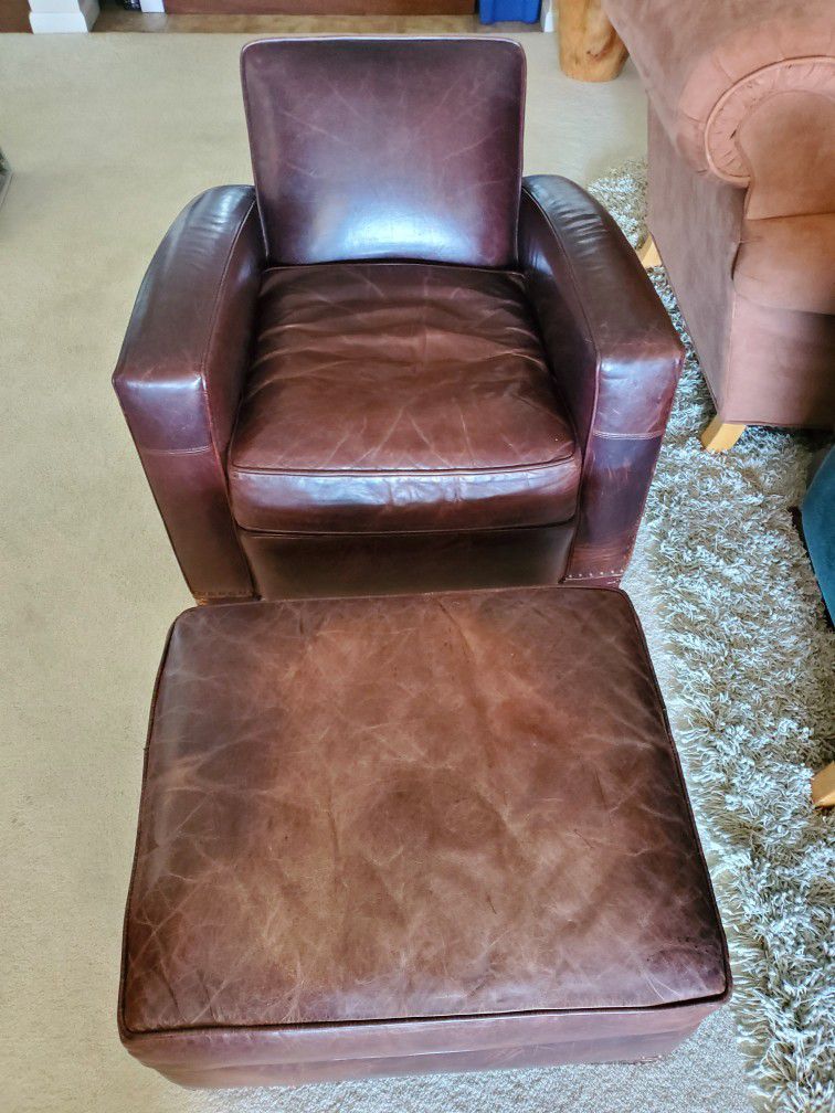 Leather Lounge Chair w/Ottoman