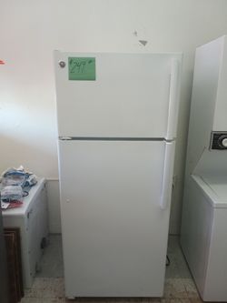 GE refrigerator white excellent . Warranty . Delivery available . 2203 Fowler st. Ft. Myers 33901