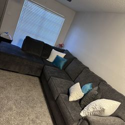 Dark Grey Sectional Couch (Broyhill Tripoli)