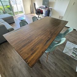 Wood dinner table + 4 Chairs 