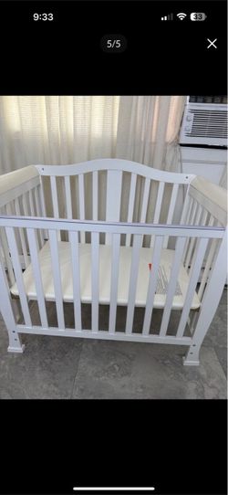 baby crib