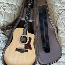 Guitarra Taylor 210ce en buen estado / Taylor guitar 210ce in good Condition 