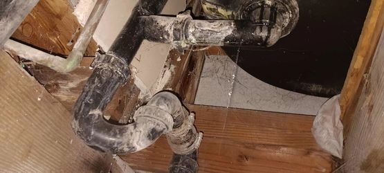 Repaiping Bad Tud. Toilet . Any. Drain