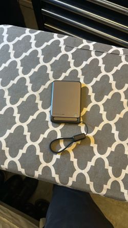 A Magnetic Battery By INIU