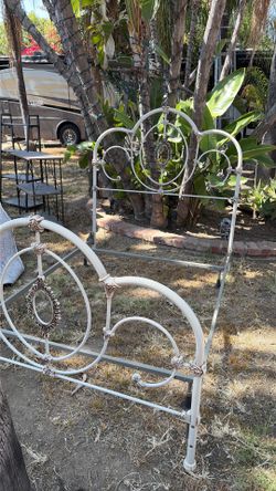 Full bed frame metal