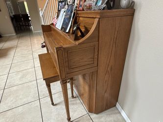 Young Chang Console Piano with Bench – Excellent Condition