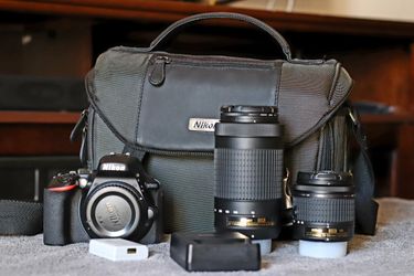 Nikon d5600 like new only used 3-4 times indoors no wear or scratches at all mint condition