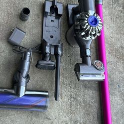 Dyson Vacuum Cleaner Cordless V6 With Attachment Good Working 