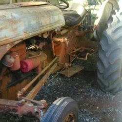 Old school Ford tractor run listen then 2 years ago