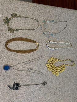 1980s fashion necklace