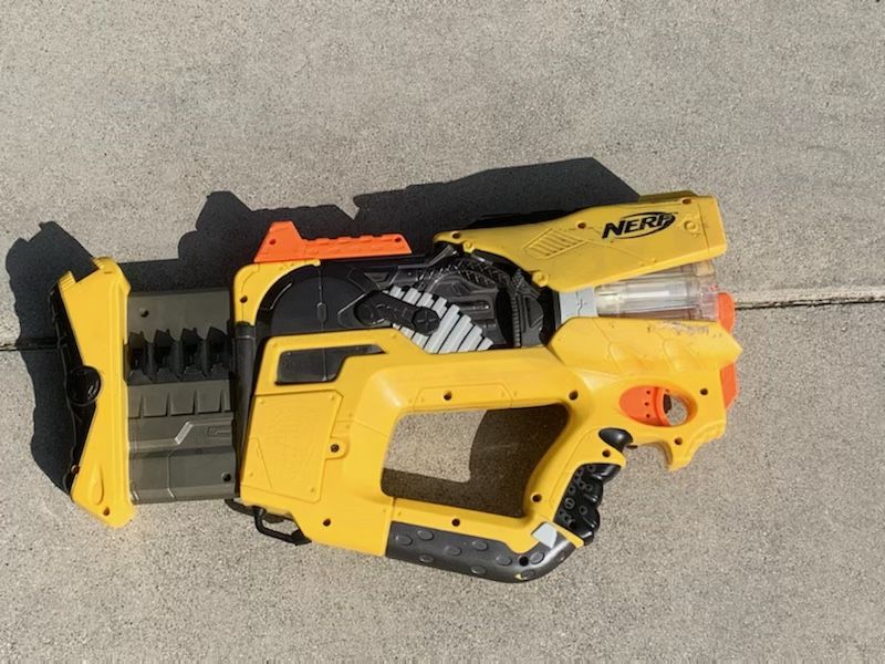 NERF N-Strike Enlist Engage Enforce 8 Round Ammo Dart Gun With 4 Round Strap On Each Side