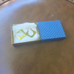 "Pacesetter" Silvertone Pierced Earings