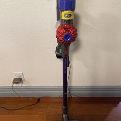 Dyson V8 vacuum cleaner