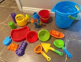 🏖️ Large Beach & Sand Toy Set – Bucket, Watering Can & 14+ Accessories! 🌊