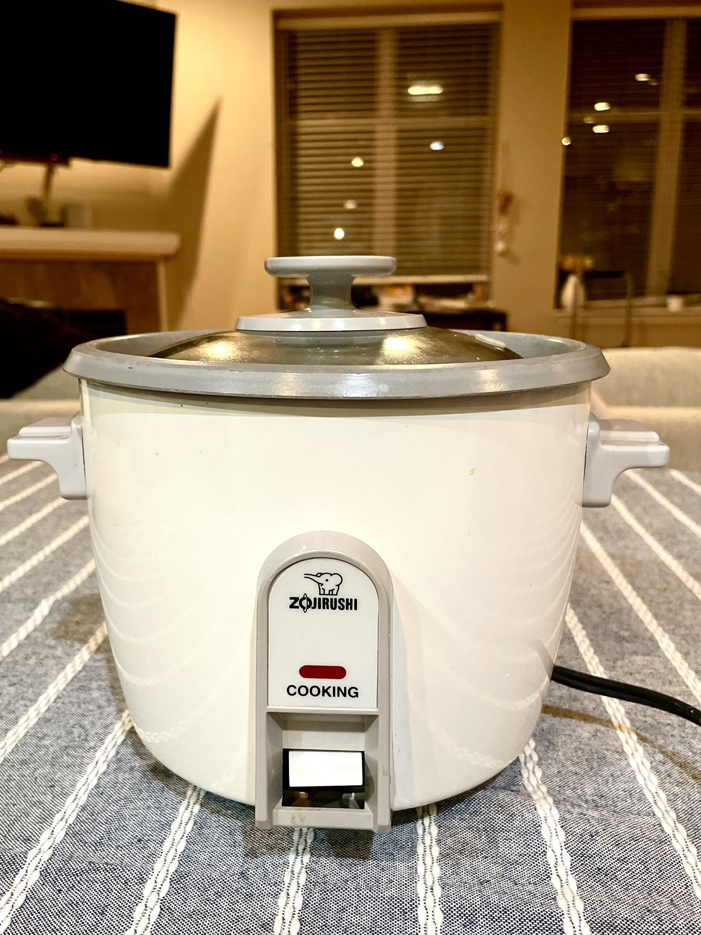 Zojirushi NHS-06 3-Cup Rice cooker for Sale in Chicago, IL OfferUp