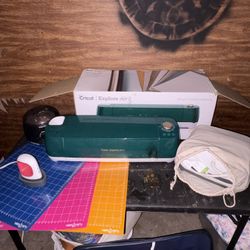 Cricut Set With vinyl 