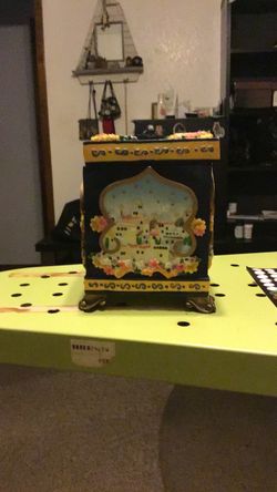 Jewelry box