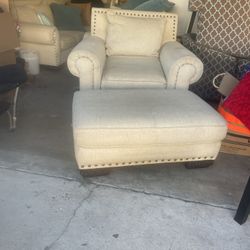 BEAUTIFUL BEIGE COLOR COUCH WITH OTTOMAN LIKE NEW