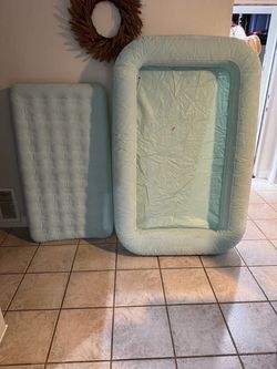 Inflatable toddler bed