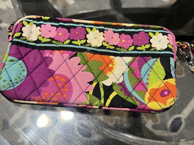 VERA Bradley WRISTLET IN EUC