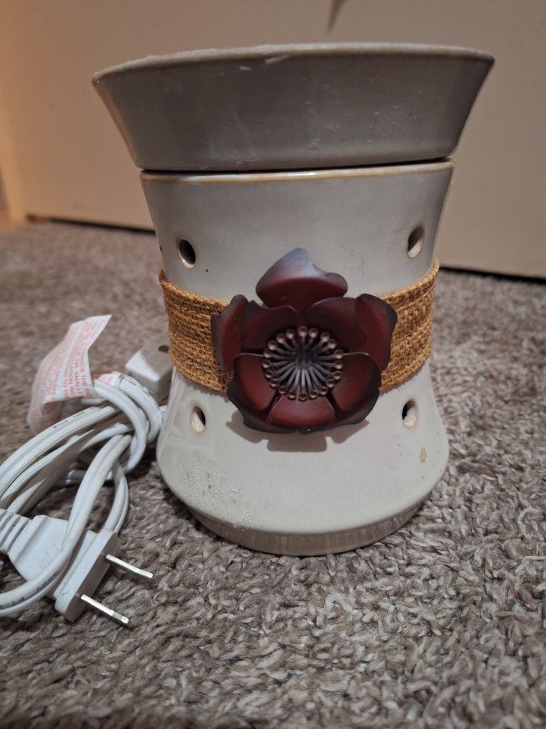 Scentsy Roselyn Full Size Warmer  Retired