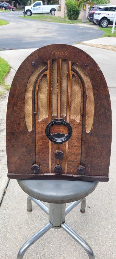 Antique Philco 37-60 Tube Radio