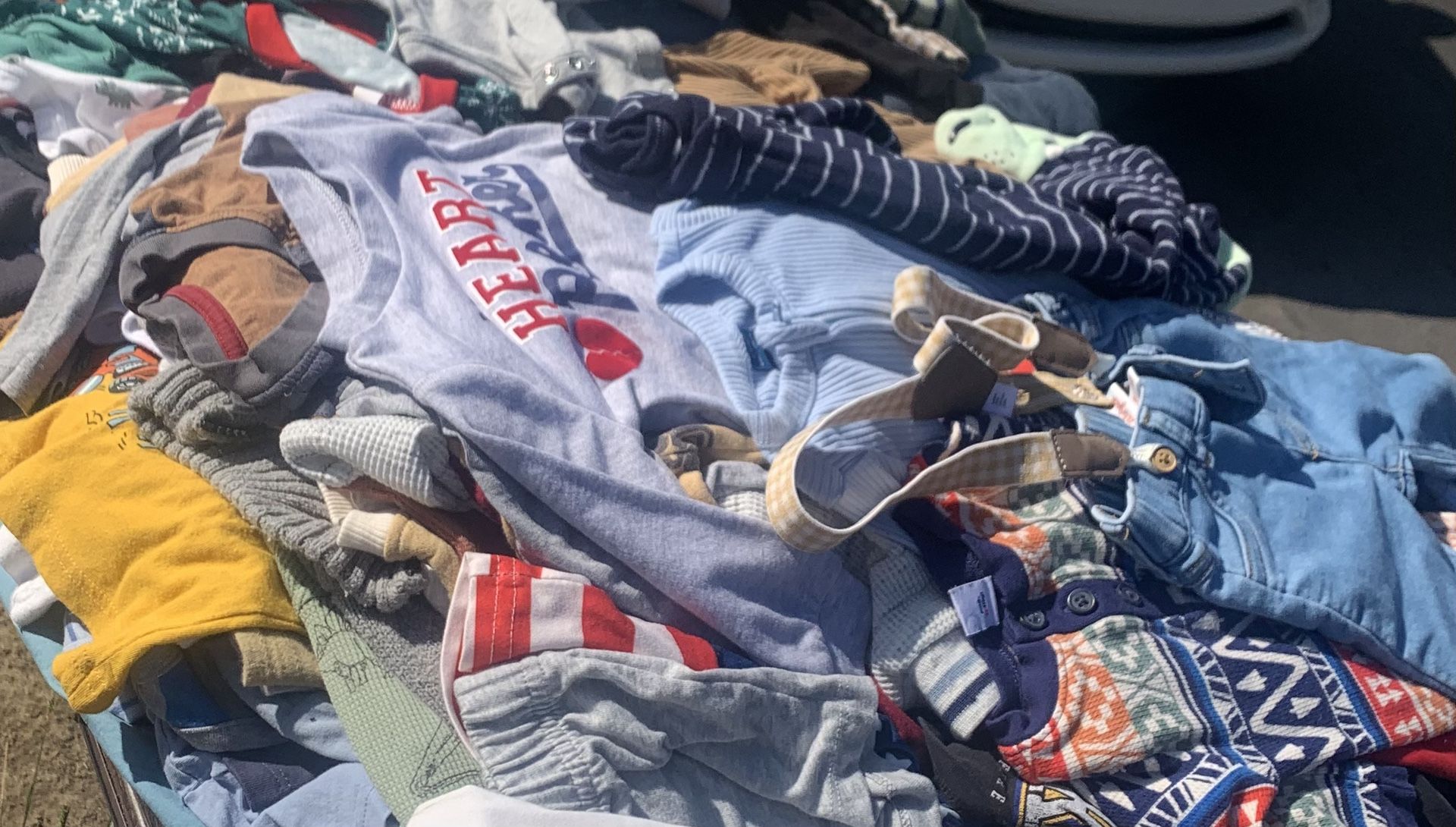 Ropa De Bebé De Niño, Muy Bonita Y En Buenas Condiciones. Playeritas Y Shors 4 Por Dollar, Set De Pantalón Y Camisa $1