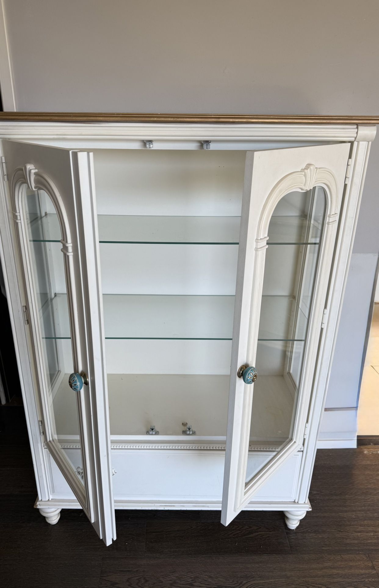 Stanley Furniture White Display Cabinet with Glass Shelves & Drawer