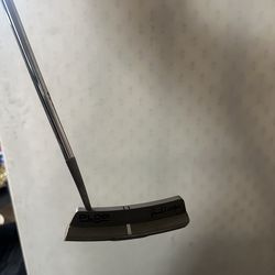 Flop blade putter