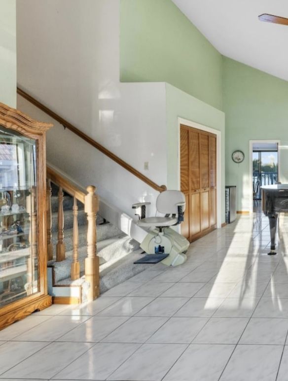 Used Stair Chair Lift – Functional