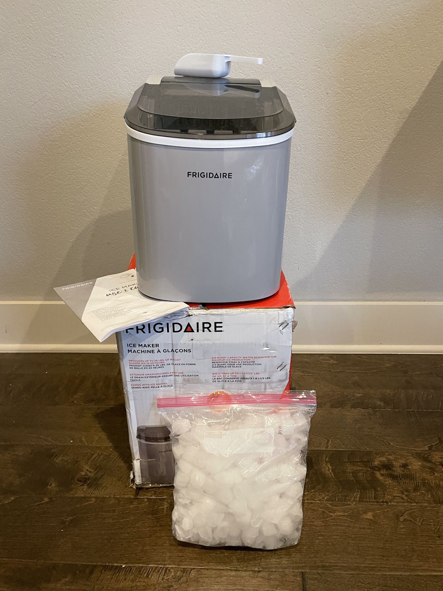 Frigidaire Countertop Ice Maker Portable. Used once. $129 Retail.