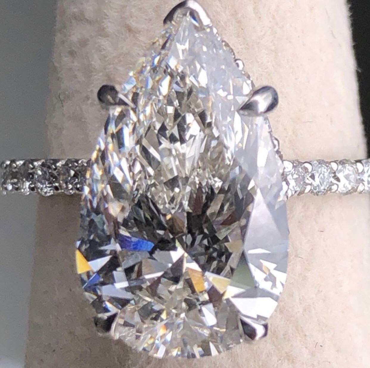 4 Carat Ct VS Clarity Pear Shaped Brilliant Lab Grown Diamond Engagement Ring 14k White Gold IGI