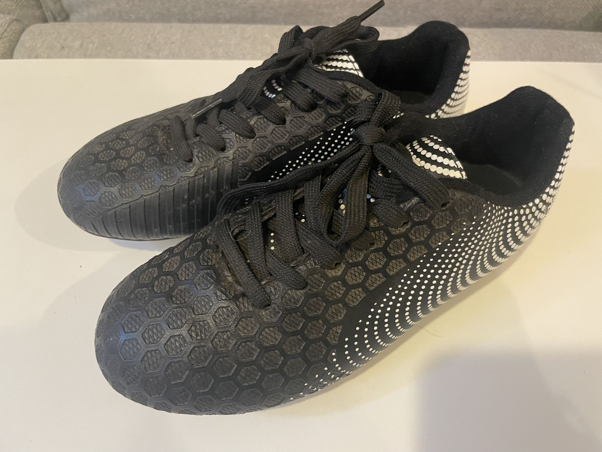 Vizari Kids Soccer Cleats Sneaker Sz 13.5 Black White