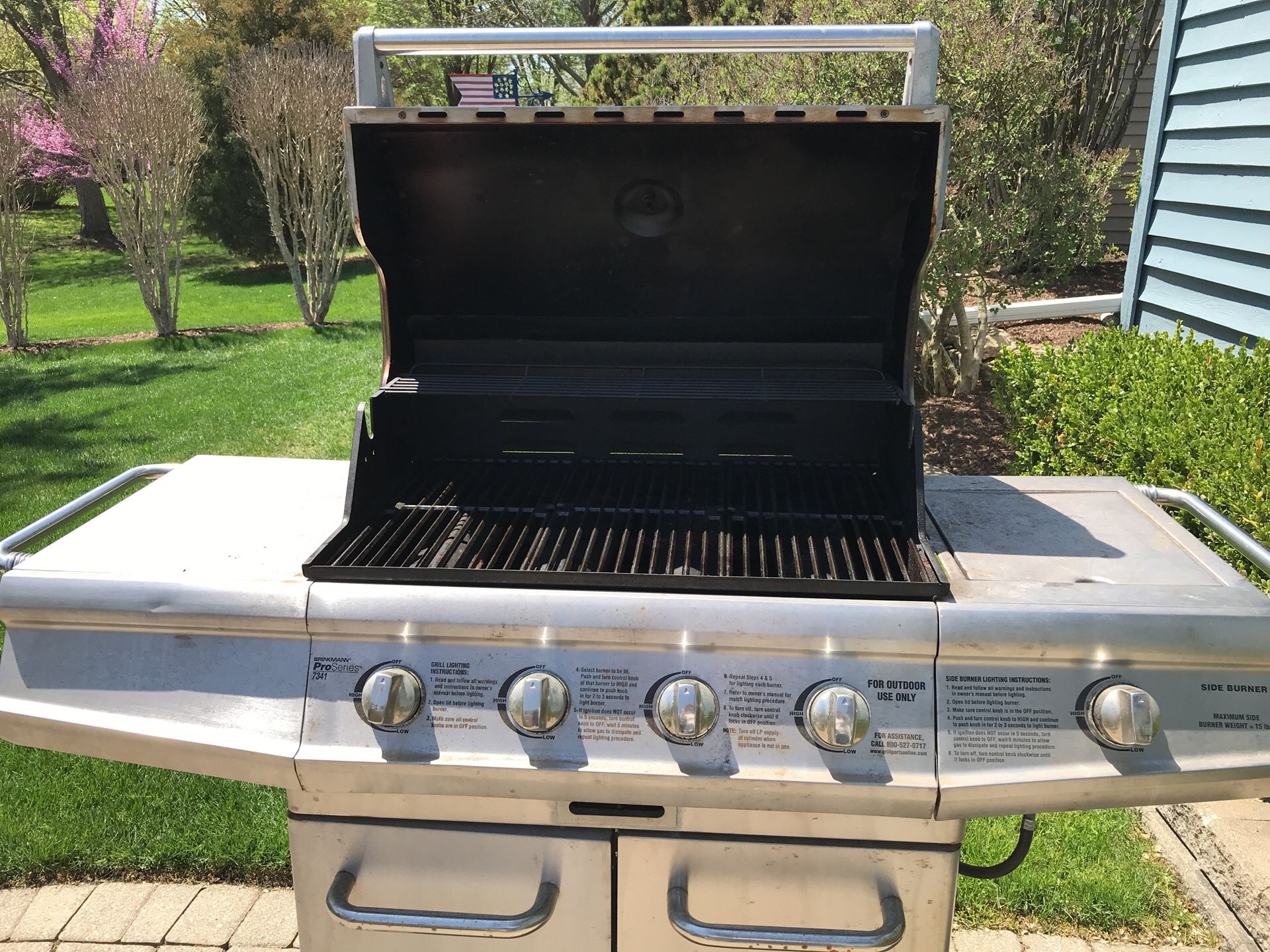 Brinkmann ProSeries 7341 Gas Grill. 4 Burners + Side Burner.
